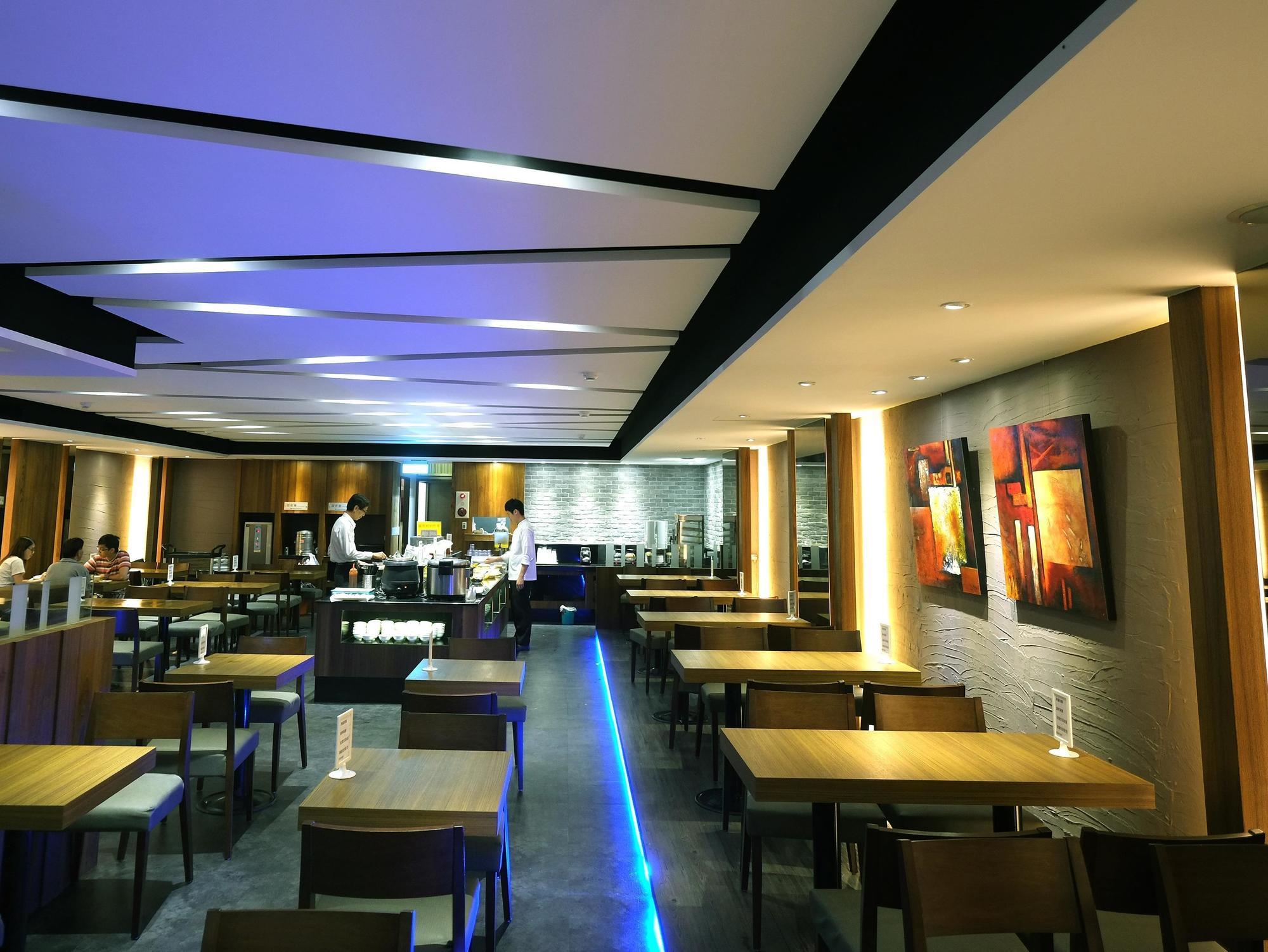 Golden Stone Hotel Каосюн Екстериор снимка